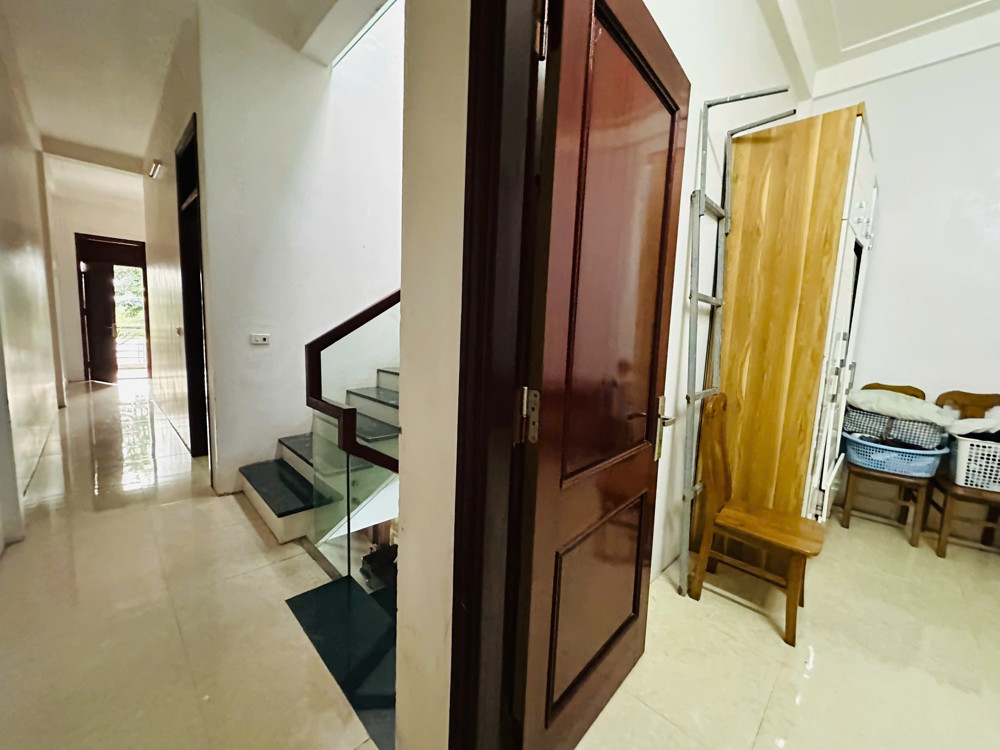 Nhà 3 tầng đang đẹp lắm. Mặt đường kinh doanh ngay cổng sân vận động tỉnh thuộc phường văn yên tp hà tĩnh